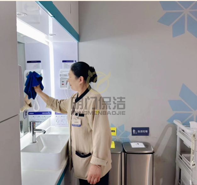 為啥現在保潔都外包？因為保潔公司專業(yè)嗎？